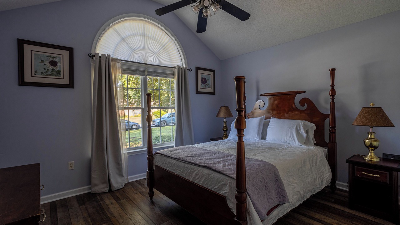 Photo of Bedroom in Oakland