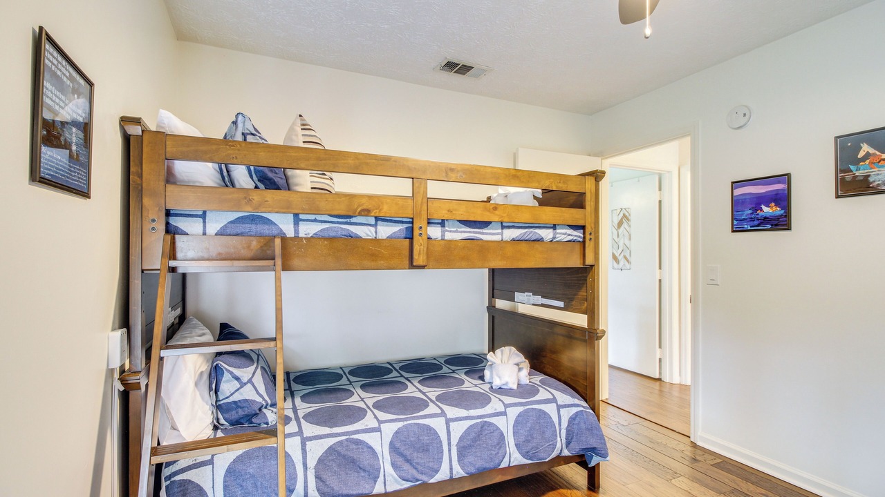 Photo of Bedroom in Whitemarsh Island