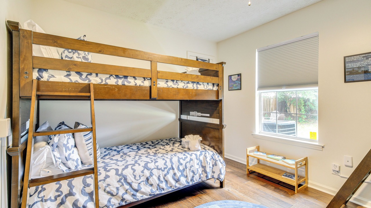 Photo of Bedroom in Whitemarsh Island
