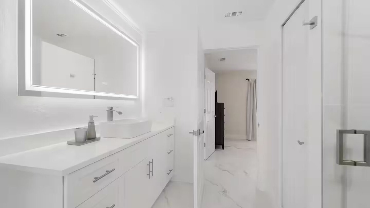 Photo of Bathroom in Mariner