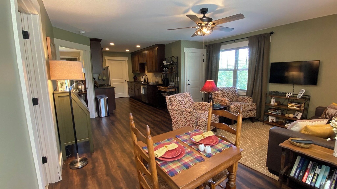 Photo of Livingroom in Cleveland