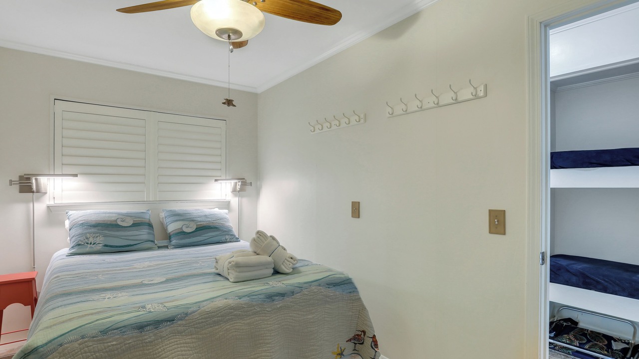 Photo of Bedroom in Folly Field