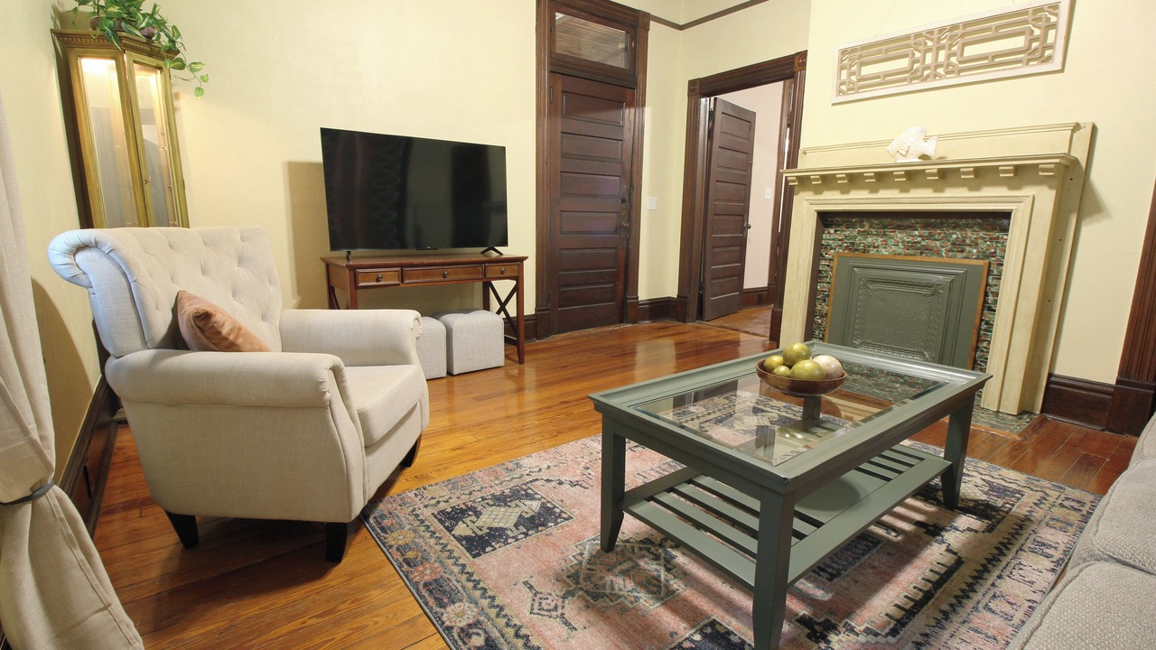 Photo of Livingroom in Downtown