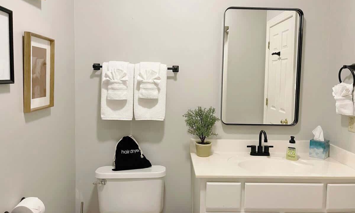 Photo of Bathroom in Whitemarsh Island