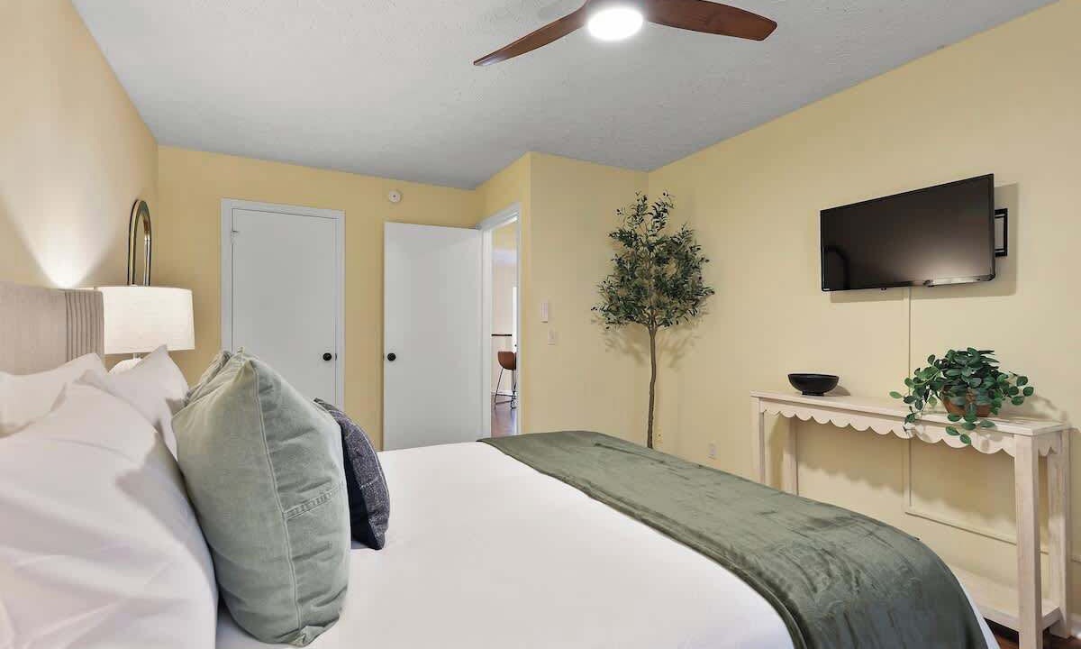 Photo of Bedroom in Whitemarsh Island
