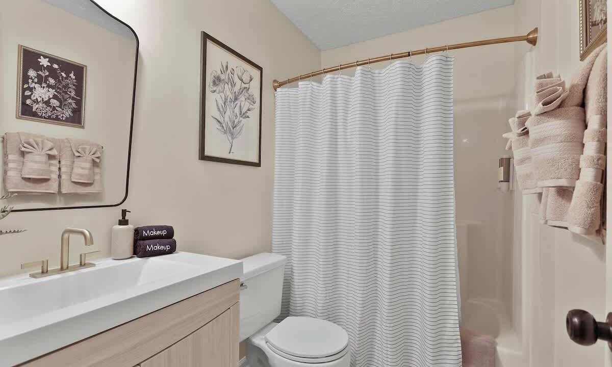 Photo of Bathroom in Whitemarsh Island