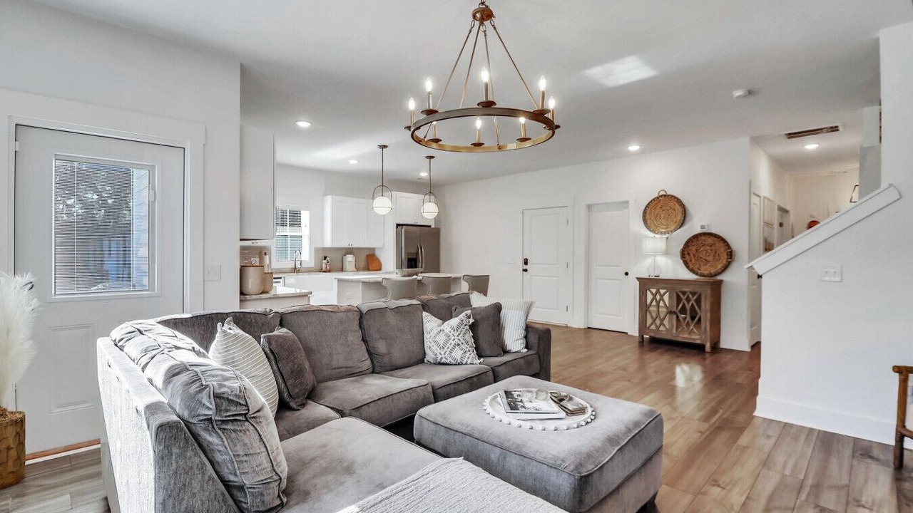 Photo of Livingroom in Whitemarsh Island
