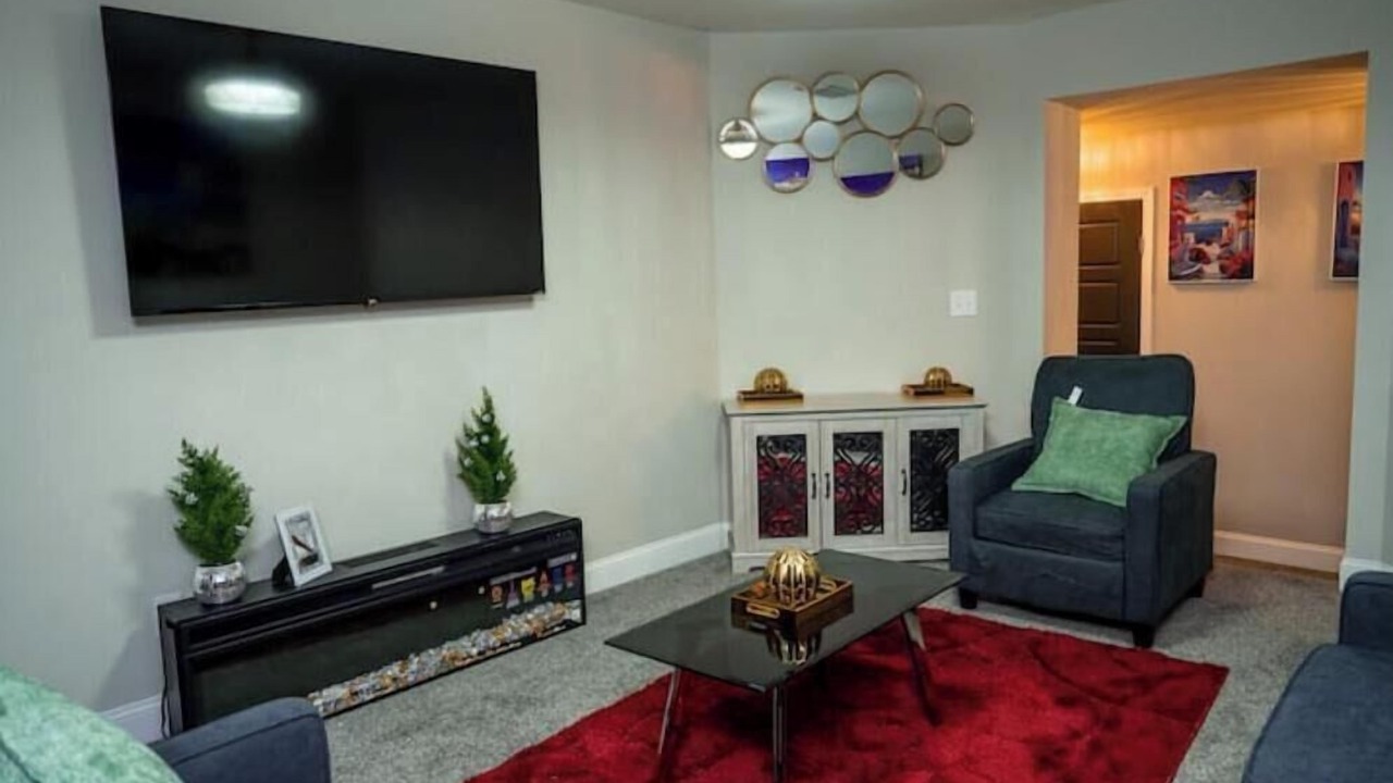 Photo of Livingroom in Lawrenceville