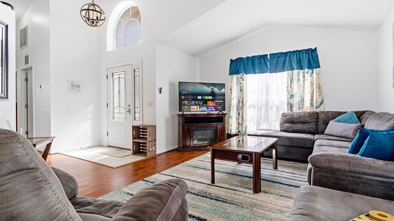 Photo of Livingroom in Crescent Lakes