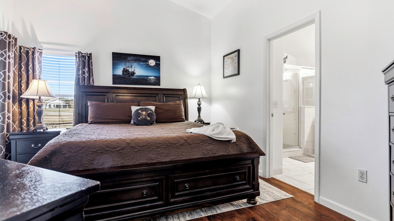 Photo of Bedroom in Crescent Lakes