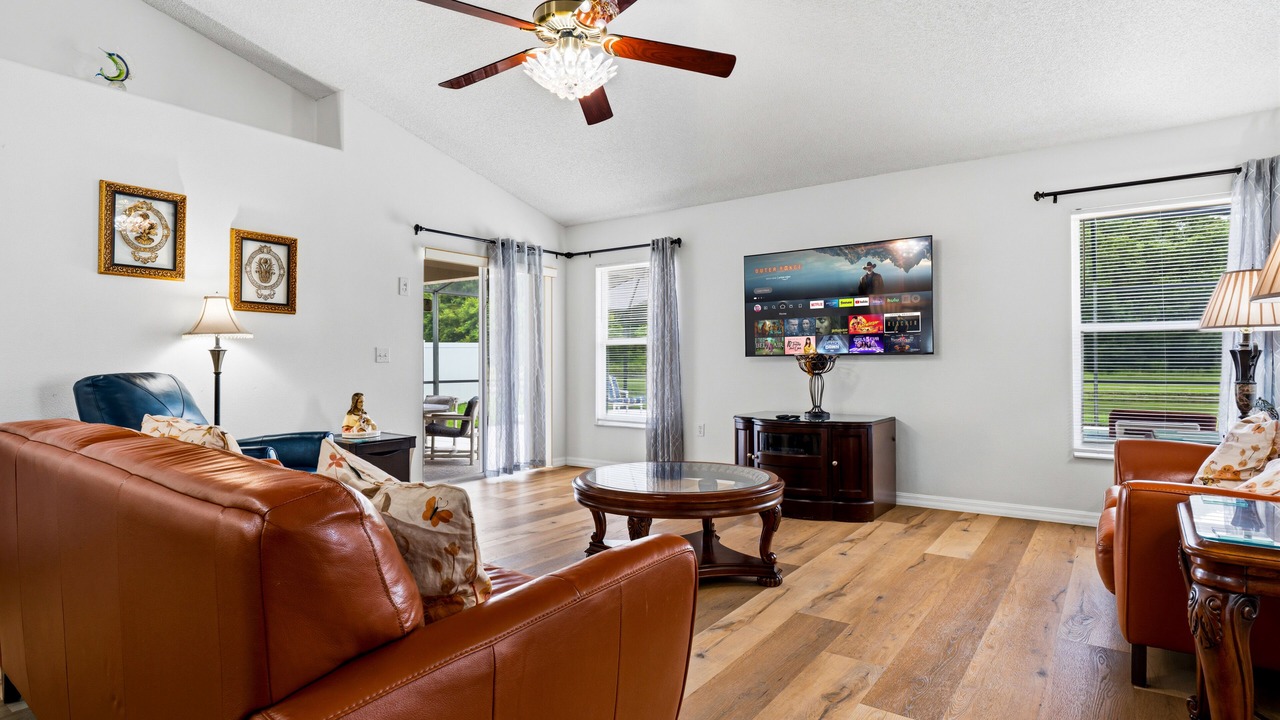 Photo of Livingroom in Crescent Lakes