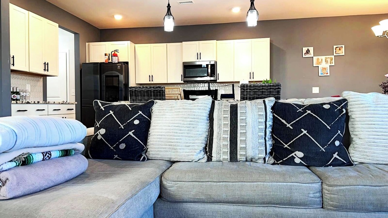 Photo of Livingroom in Southeast Raleigh
