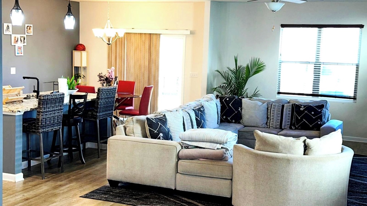 Photo of Livingroom in Southeast Raleigh
