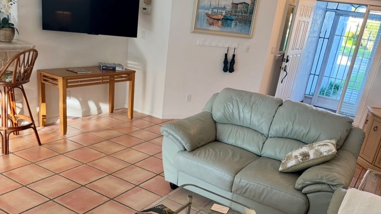 Photo of Livingroom in Crown Pointe