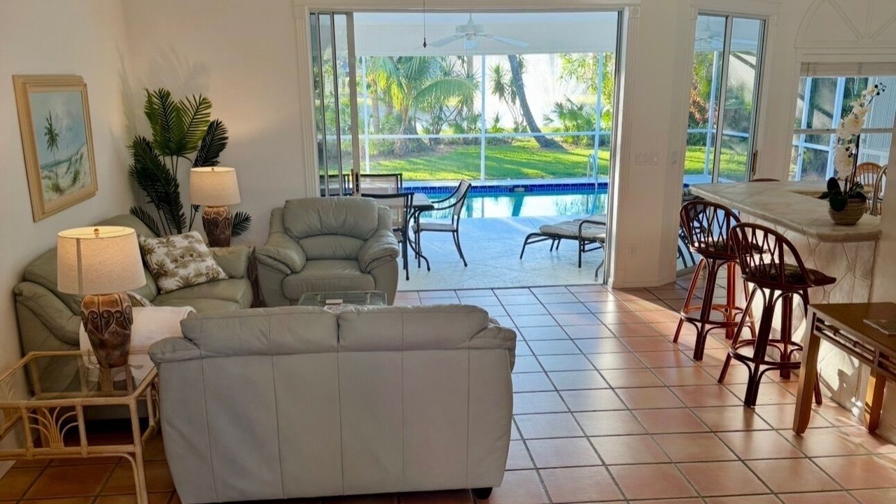Photo of Livingroom in Crown Pointe