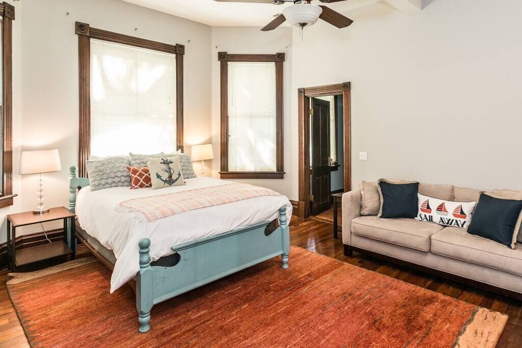 Photo of Livingroom in Savannah Victorian District