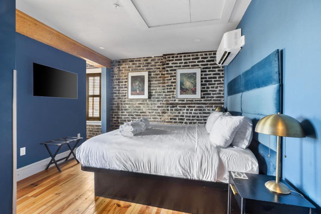 Photo of Bedroom in Historic District - North