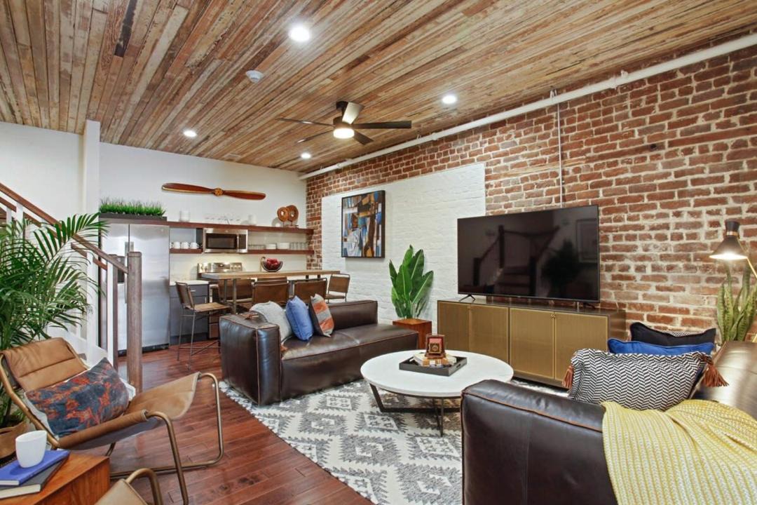 Photo of Livingroom in Historic District - North