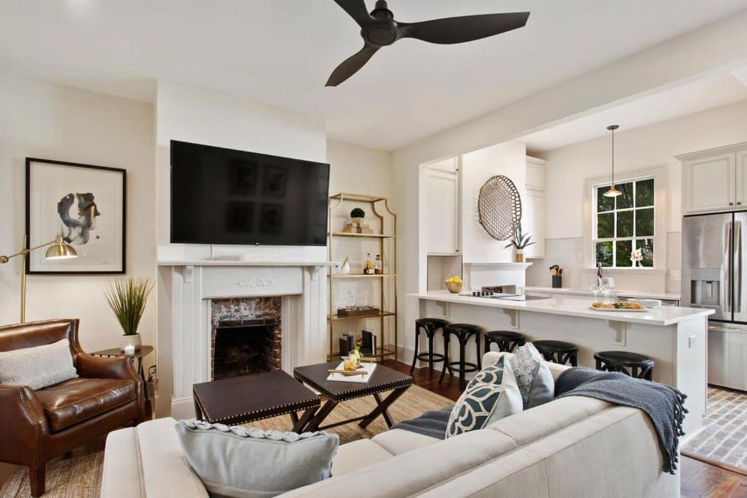 Photo of Livingroom in Savannah Victorian District