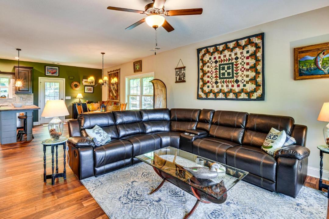 Photo of Livingroom in Toccoa