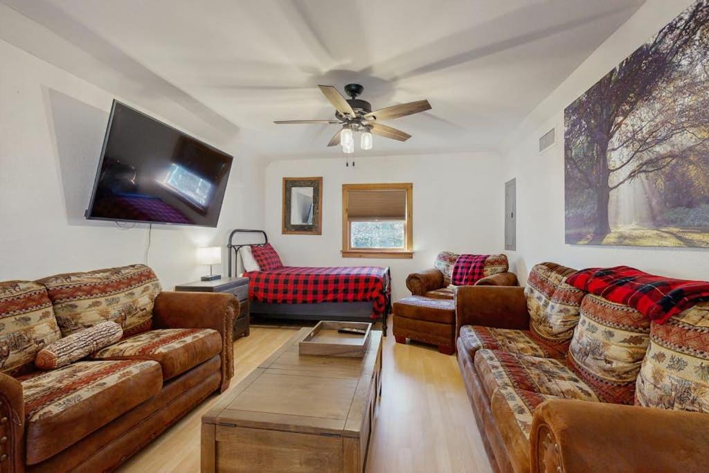 Photo of Livingroom in Whittier