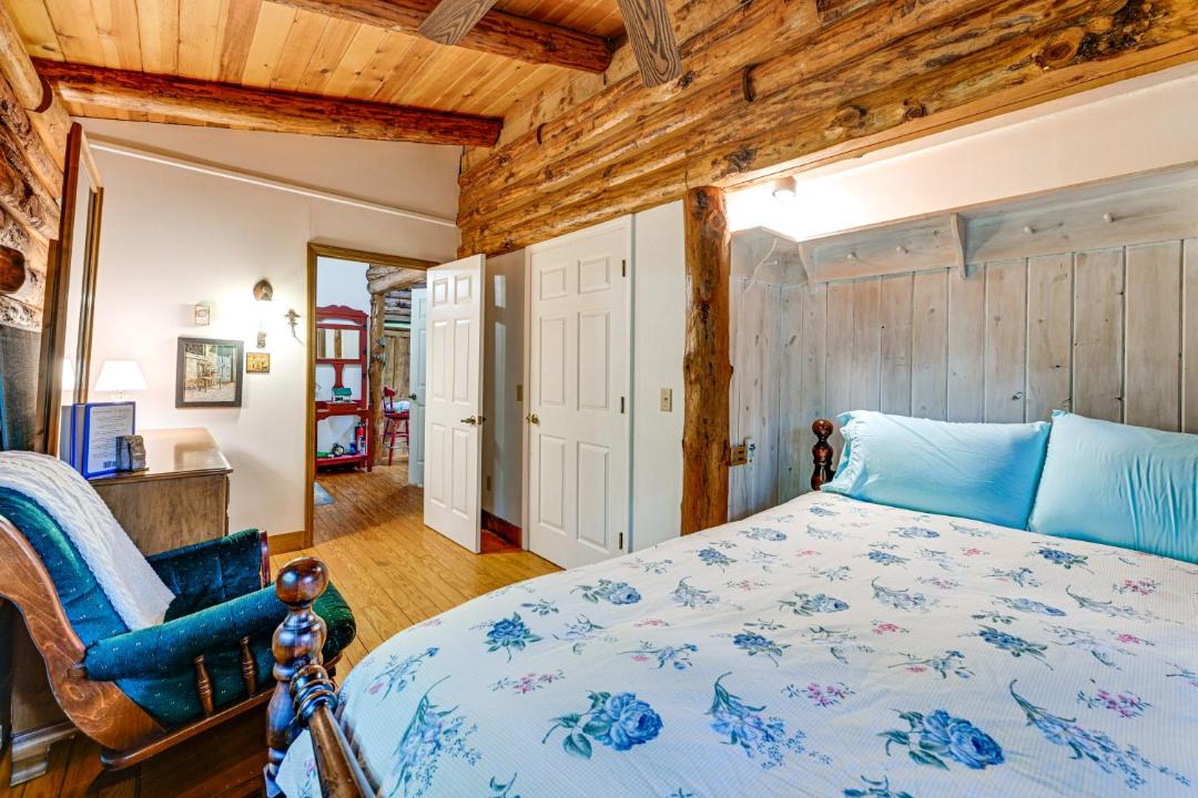 Photo of Bedroom in Lake Toxaway