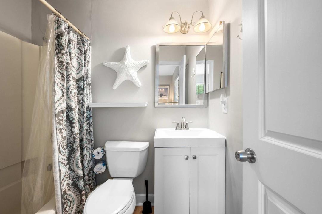 Photo of Bathroom in Folly Field