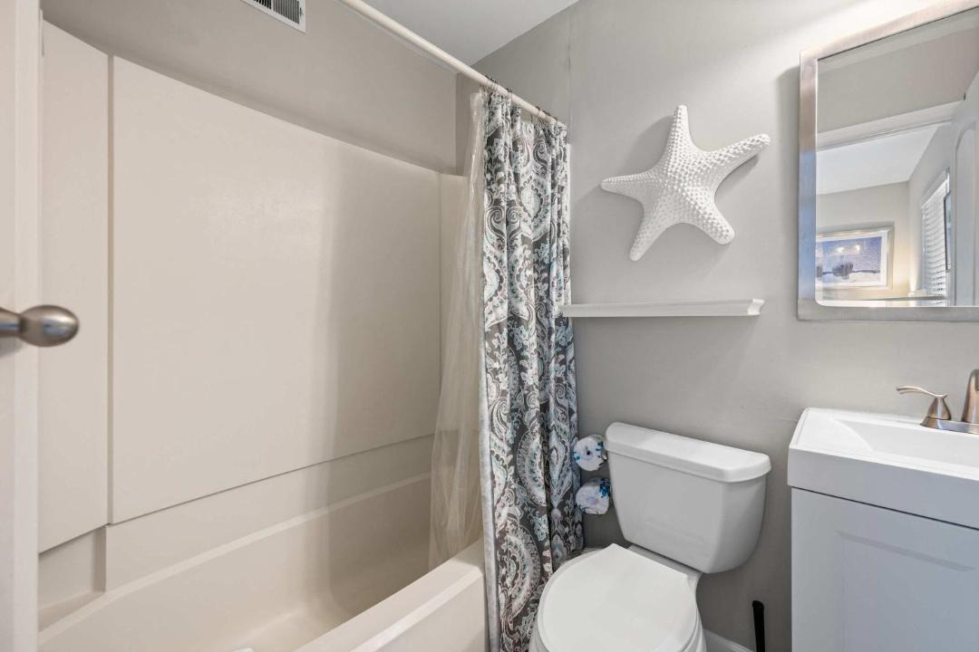 Photo of Bathroom in Folly Field