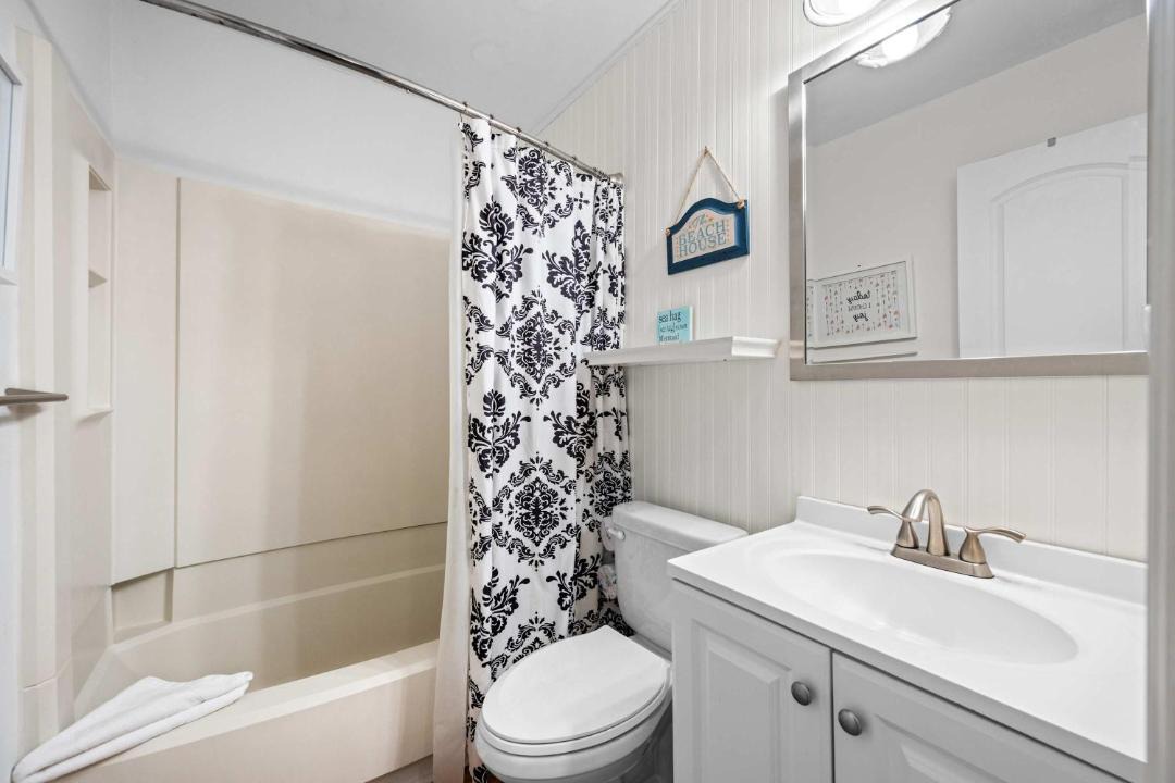 Photo of Bathroom in Folly Field