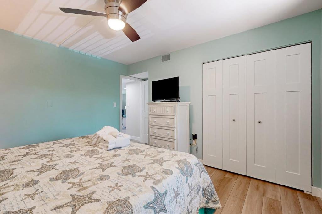 Photo of Bedroom in Folly Field