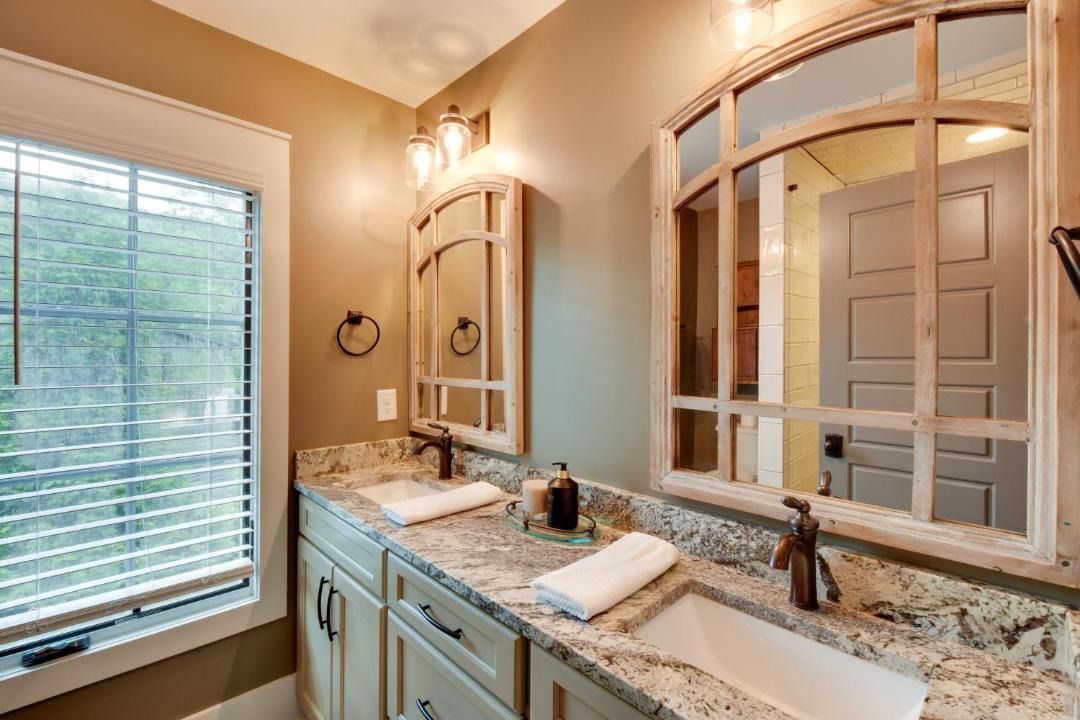 Photo of Bathroom in West Union