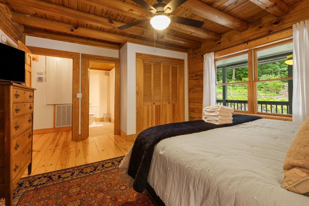 Photo of Bedroom in Cullowhee