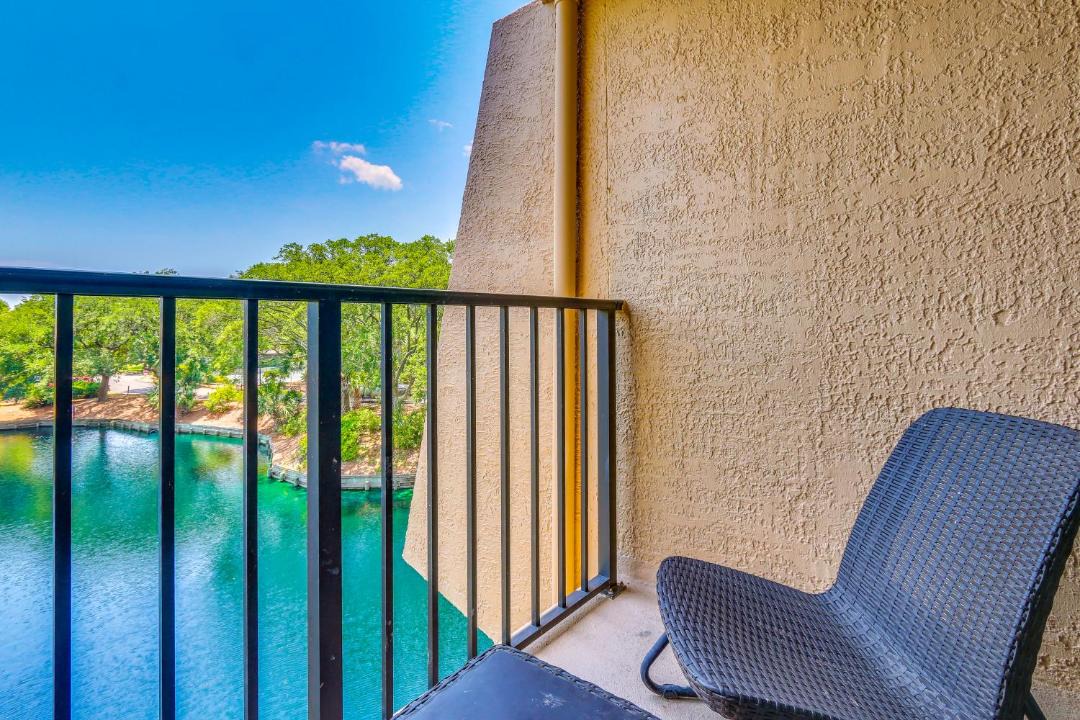 Photo of Patio Balcony in Folly Field