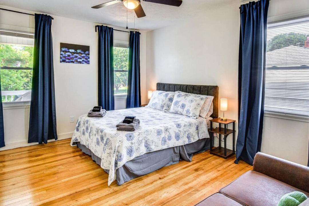 Photo of Bedroom in Seneca
