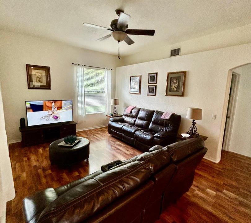 Photo of Livingroom in Valrico