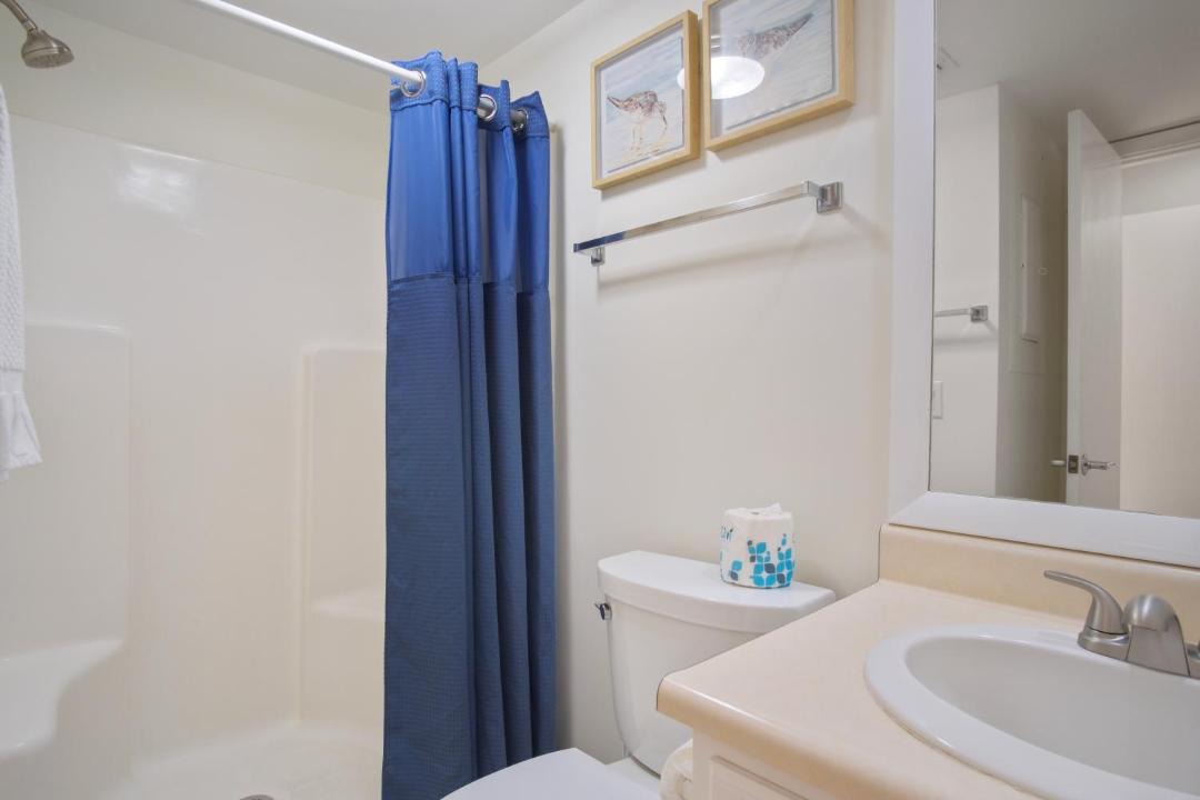 Photo of Bathroom in Night Heron