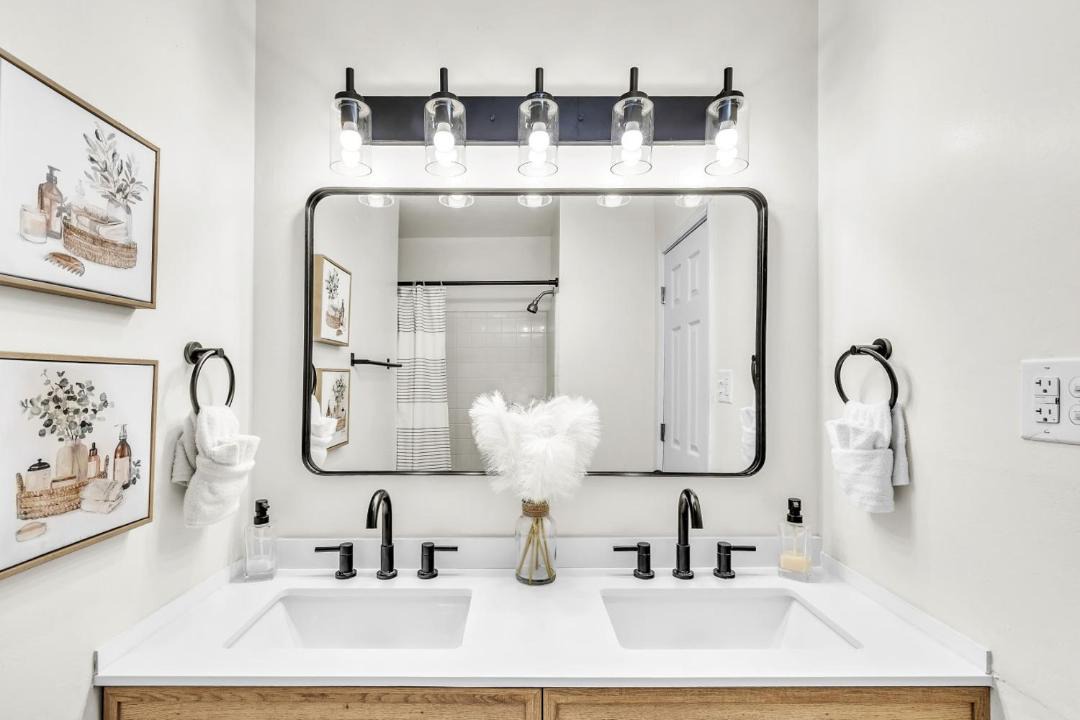 Photo of Bathroom in Garden City