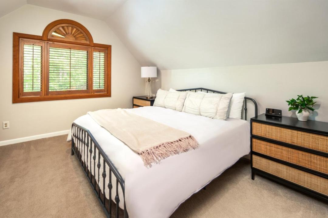 Photo of Bedroom in Glenville