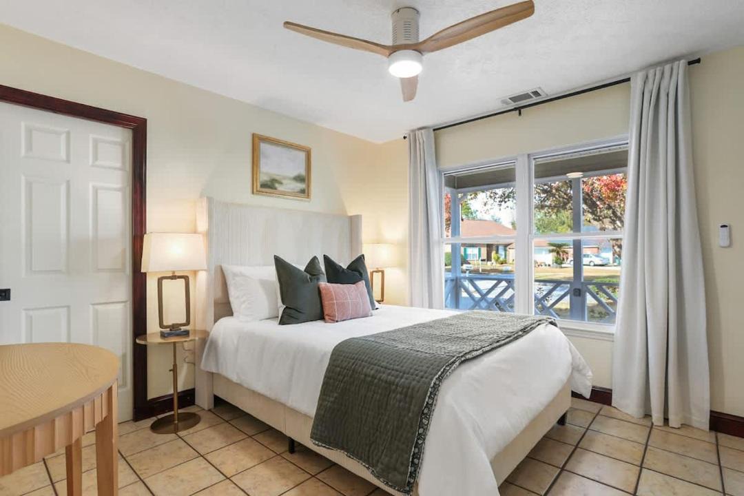 Photo of Bedroom in Whitemarsh Island