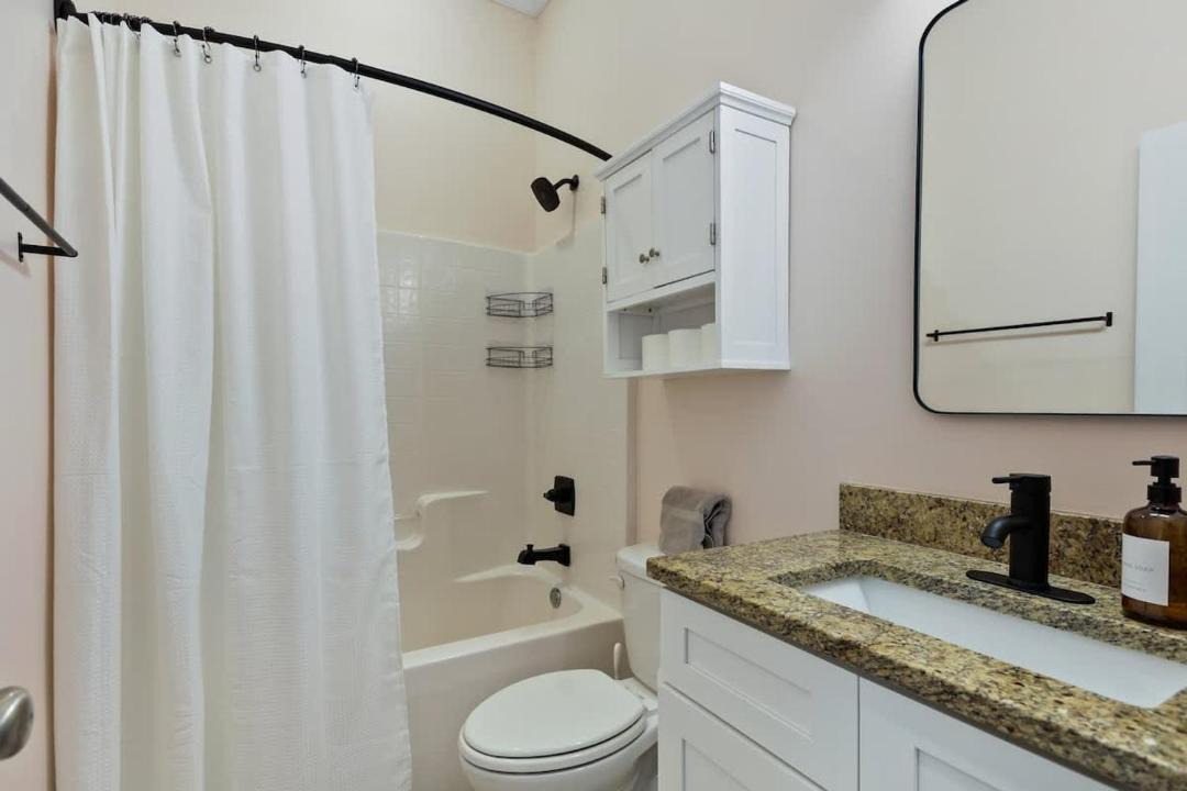 Photo of Bathroom in Dixon Park