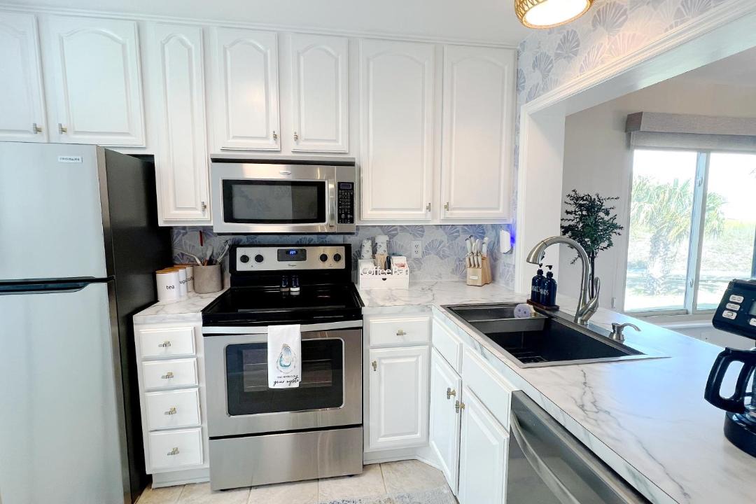Photo of Kitchen in Oceanmarsh Subdivision