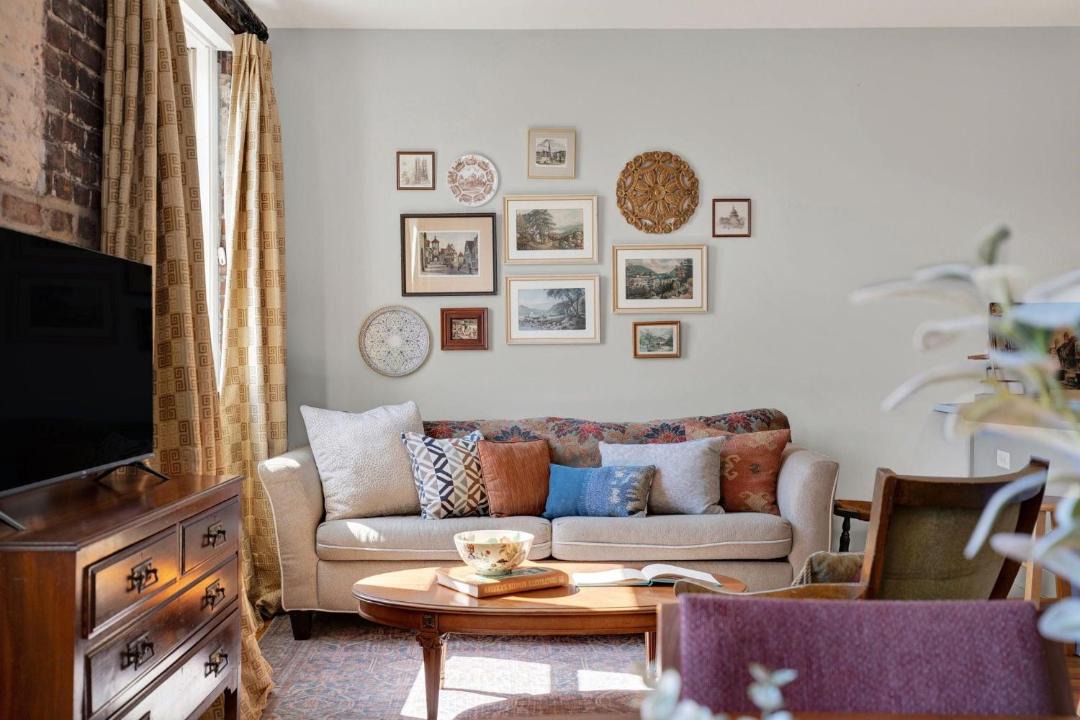 Photo of Livingroom in Historic District - North