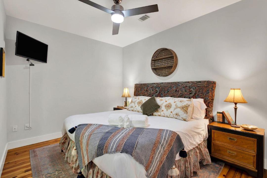 Photo of Bedroom in Historic District - North
