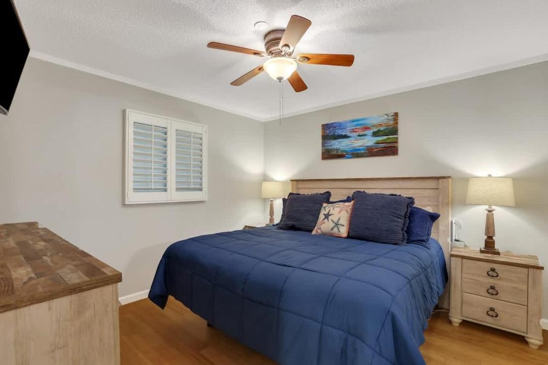 Photo of Bedroom in Folly Field