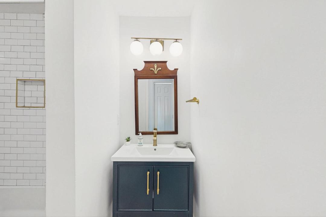 Photo of Bathroom in Beach Institute