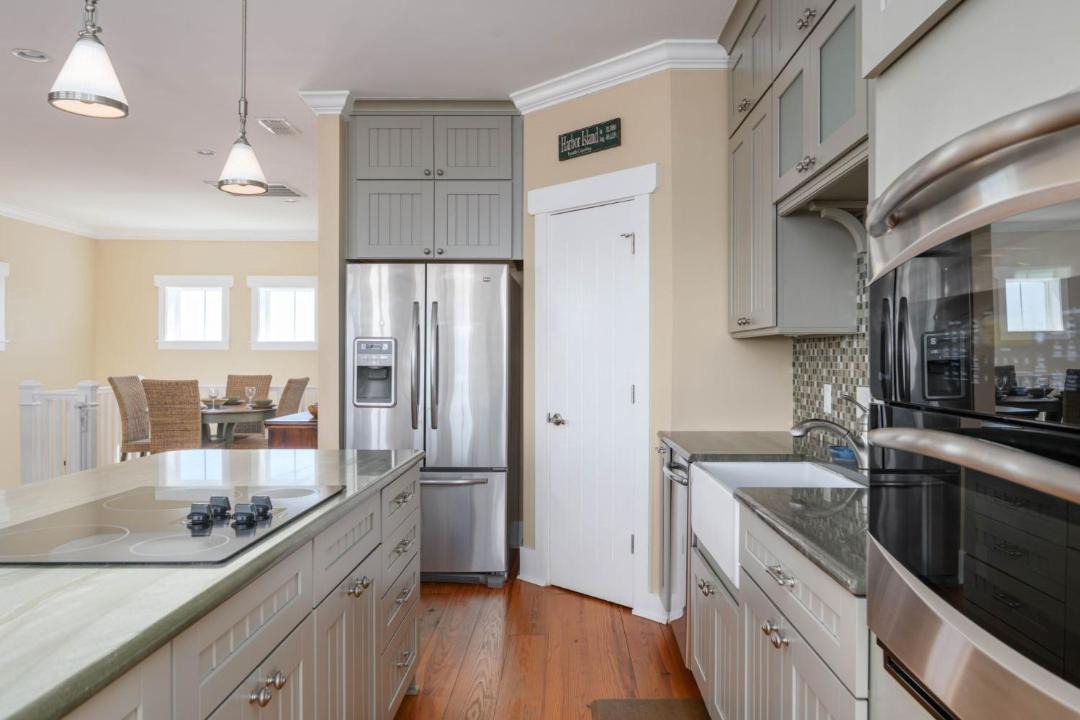 Photo of Kitchen in Oceanmarsh Subdivision