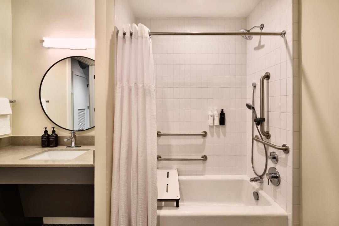 Photo of Bathroom in Yamacraw Village