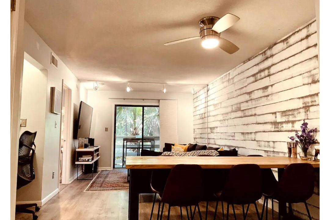 Photo of Livingroom in Folly Field