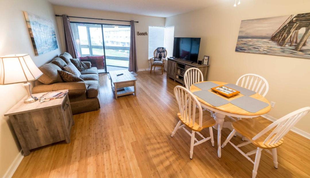 Photo of Livingroom in Oceanmarsh Subdivision