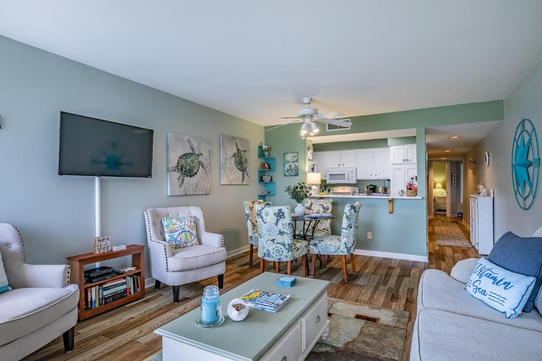 Photo of Livingroom in Oceanmarsh Subdivision